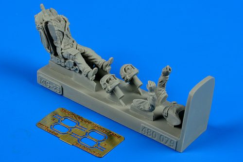 Aerobonus - 1/48 Soviet Fighter Pilot with ejection seat for M