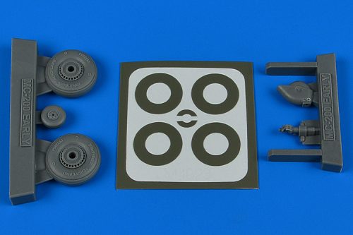 Aires - Macchi Mc.200 - early wheels & paint masks for Italeri