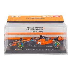   Burago - McLAREN F1  MCL39 TEAM MCLAREN N 81 3rd MONACO GP 2025 OSCAR PIASTRI - WITH PILOT AND SHOWCASE ORANGE BLACK