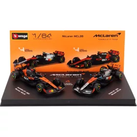   Burago - McLAREN SET F1  2X MCL39 TEAM MCLAREN N 4 WORLD CHAMPION SEASON 2025 LANDO NORRIS + WINNER BRITISH GP 2025 WITH SHOWCASE ORANGE BLACK