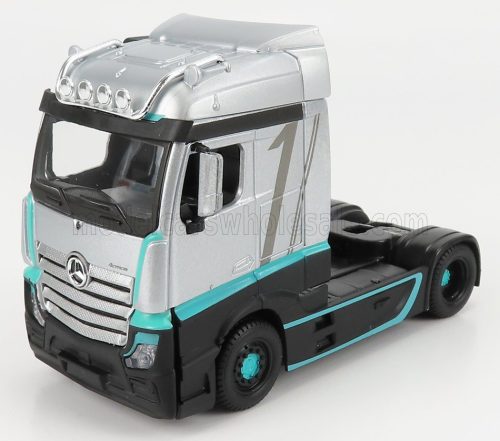 Burago - MERCEDES BENZ ACTROS 2 GIGASPACE TRACTOR TRUCK 3-ASSI 2016 - F1 WORLD CHAMPION TEAM AMG PETRONAS MOTORSPORT FORMULA ONE COULORS SILVER BLACK GREEN
