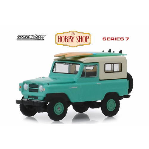 GREENLIGHT - The Hobby Shop Series 7 - 1969 Nissan Patrol (60) with Surfboards Solid Pack