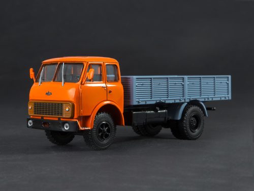 Legendarytrucks - Maz-5335 Flatbed Truck - Legendary Trucks