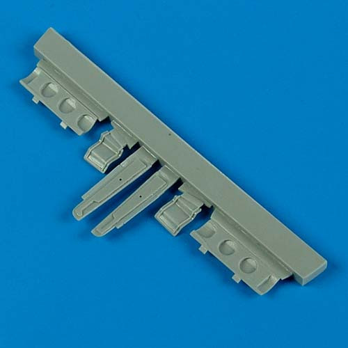 Quickboost - 1/48 P-40 Warhawk undercarriage covers