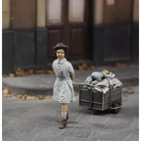Royal Model - Girl with her stuff