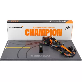   Spark - McLAREN F1  MCL39 TEAM MCLAREN N 4 WORLD CHAMPION 3rd ABU DHABI GP WITH PIT BOARD 2025 LANDO NORRIS ORANGE BLACK