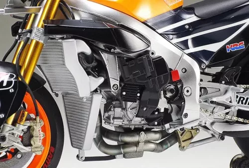 Tamiya - Repsol Honda Rc213V  14