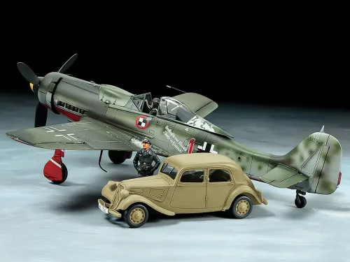 Tamiya - 1:48 Focke-Wulf Fw190 D-9 JV44   Citroen 11CV Staff Car Set