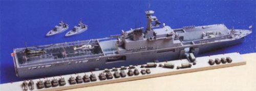 Tamiya - JMSDF Defense Ship LST-4002 Shimokita