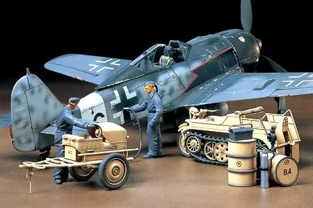 Tamiya - German Aircraft Power Supply Unit- 3 figures