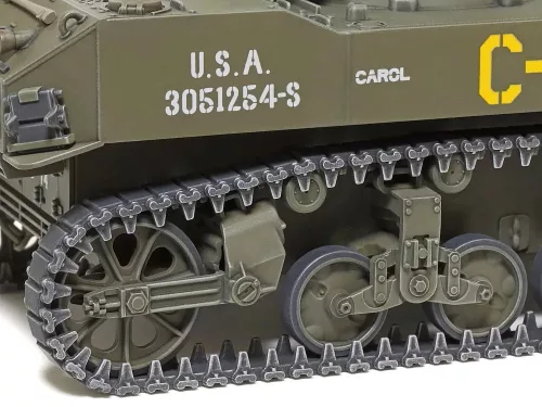 Tamiya - 1:48 U.S. Light Tank M5A1 Stuart - include 1 commander torso figure tank makett
