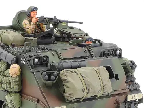 Tamiya - M113A2 Armored Person Carrier - Desert Version