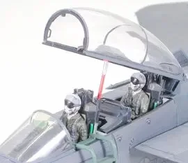 Tamiya - F-15E Strike Eagle - Bunker Buster - 2 figures