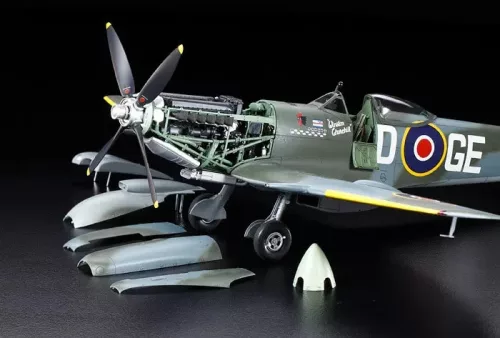 Tamiya - British Iiww Fighter Supermarine Spitfire Mk.Xvie - 1 Figure repülő makett