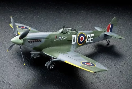 Tamiya - British Iiww Fighter Supermarine Spitfire Mk.Xvie - 1 Figure repülő makett