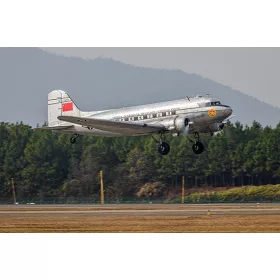Trumpeter - DC-3